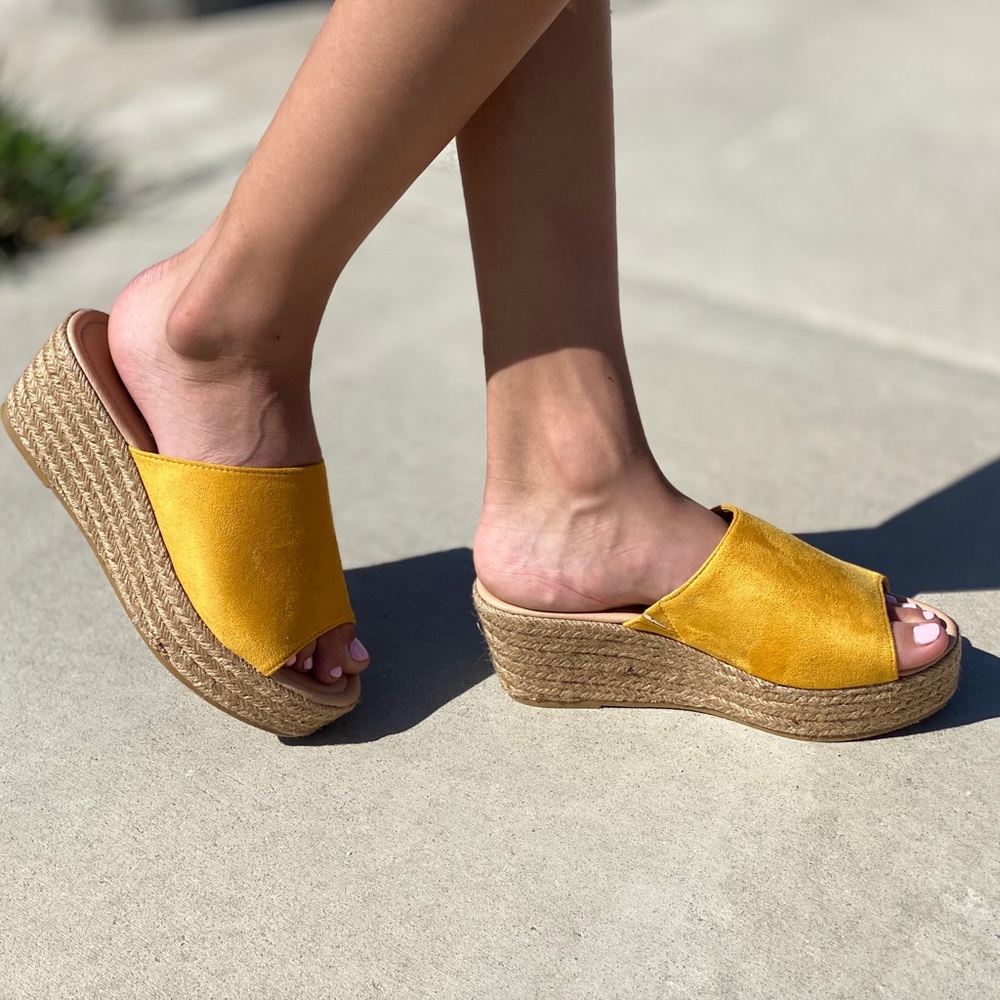 Mustard peep toe 💛 Espadrille slip on